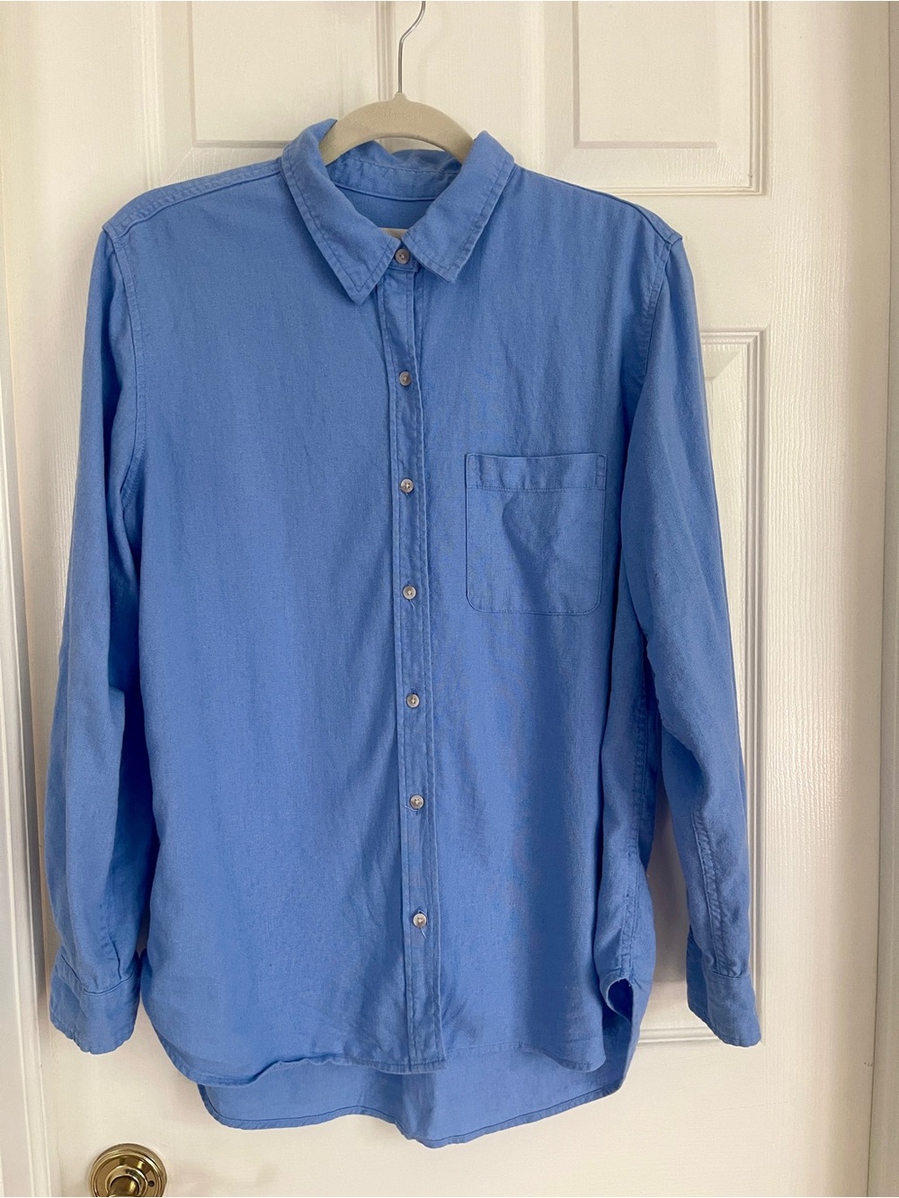 Universal Thread Light Blue Women's Button-Down Shirt